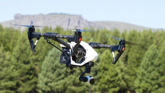 Es un fenómeno en expansión en la capital. Diputados y concejales coinciden en la necesidad de crear un marco normativo. Los problemas son: invasión a la intimidad y riesgo de accidentes.