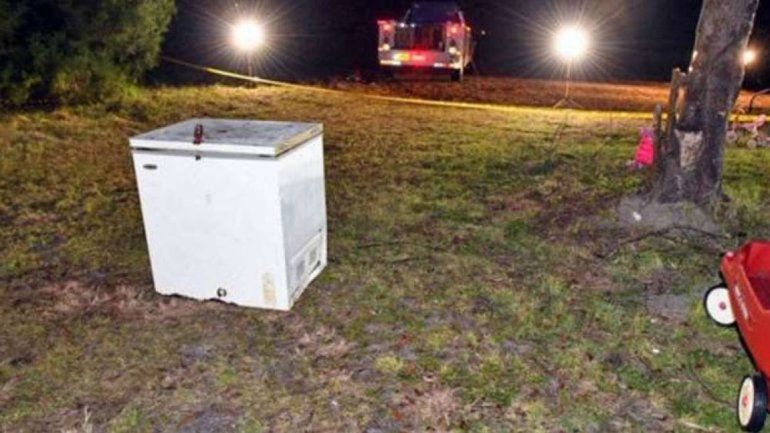 Tres nenes se asfixiaron en un congelador viejo