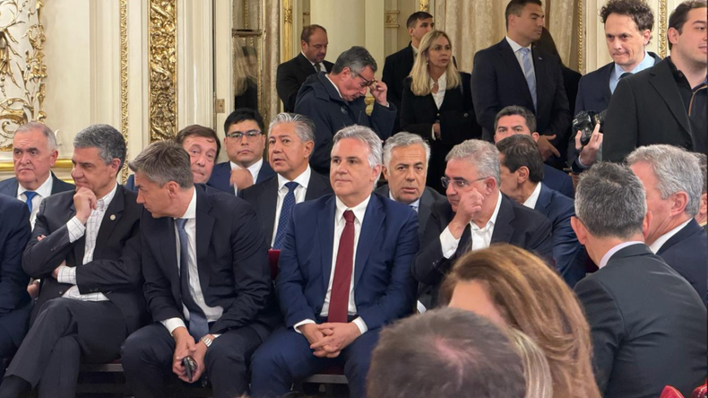 Rolando Figueroa participó del acto formal en Buenos Aires. | LM Neuquen Rolando Figueroa participó del acto formal en Buenos Aires.