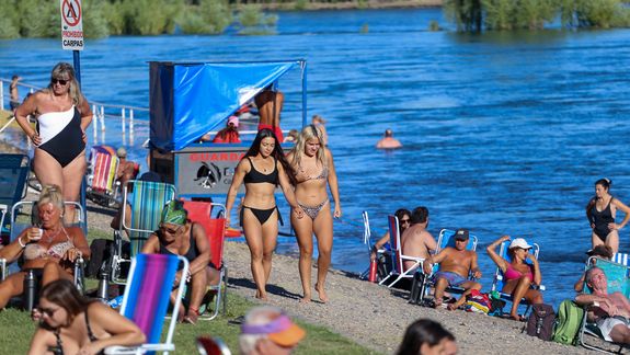 El calor ya se hace sentir fuerte en diciembre y los ríos comienzan a llenarse de gente.