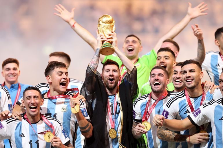 Lionel Messi y la Copa del Mundo, la imagen que tantas veces nos imaginamos se hizo realidad. 