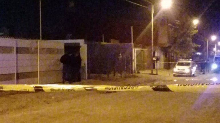 Femicidio en barrio Huiliches: asesinó a su pareja y después se ahorcó