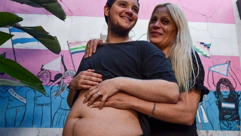 Un varón trans dio a luz a su primer hijo y la comunidad LGBT+ lo celebra