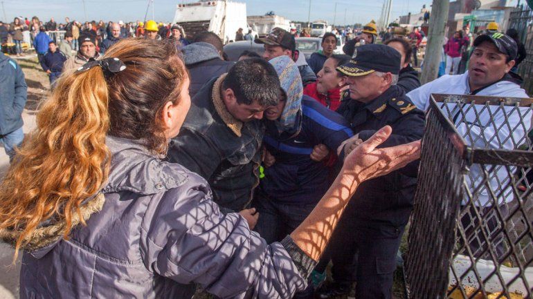 También hubo algunos incidentes con manifestantes opositores a Macri.