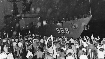 La gente de Puerto Madryn repudió la llegada de la flota estadounidense, que terminó en retirada. La gente de Puerto Madryn repudió la llegada de la flota estadounidense, que terminó en retirada.