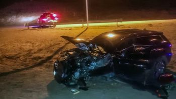 Así quedó la Jeep Cherokee del minero de Santa Cruz, de 30 años, quien la compró con la indemnización que recibió tras perder un brazo en un accidente laboral. Así quedó la Jeep Cherokee del minero de Santa Cruz, de 30 años, quien la compró con la indemnización que recibió tras perder un brazo en un accidente laboral.