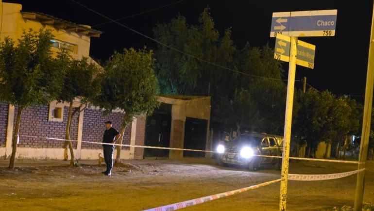 La fiscalía destacó que el asesino le disparó a quemarropa a la víctima apenas salió a la calle.