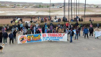 La familia del turf, presente este martes en Canal V. La familia del turf, presente este martes en Canal V.