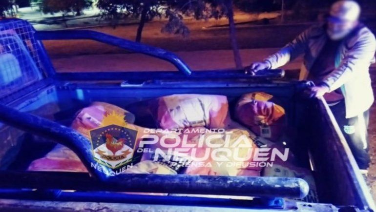 Policía agarró a tres hombres robando 900 kilos de cemento