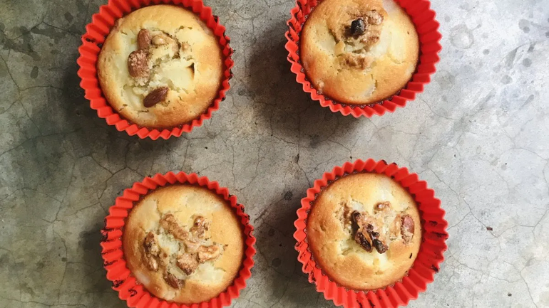 ¿Cómo hacer unos ricos y fáciles muffins de manzana y pera?