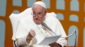 El Papa no pudo leer un discurso durante un encuentro con rabinos europeos y explicó: Disculpen, no estoy bien de salud. El Papa no pudo leer un discurso durante un encuentro con rabinos europeos y explicó: Disculpen, no estoy bien de salud.