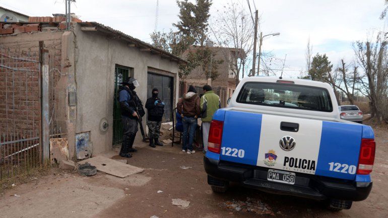 El procedimiento realizado en la calle Necochea al 1500 por Antinarcóticos.