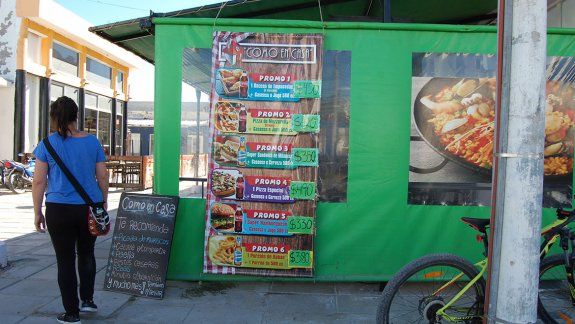 En Las Grutas se impone un menú turístico y barato