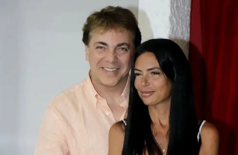 Cristian Castro junto a su novia, Mariela Sánchez. Cristian Castro junto a su novia, Mariela Sánchez.