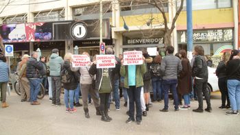 Esta tarde, vecinos de Cipolletti se manifestarán en Parque Norte por los aguantaderos del sector y la ola de inseguridad. Esta tarde, vecinos de Cipolletti se manifestarán en Parque Norte por los aguantaderos del sector y la ola de inseguridad.