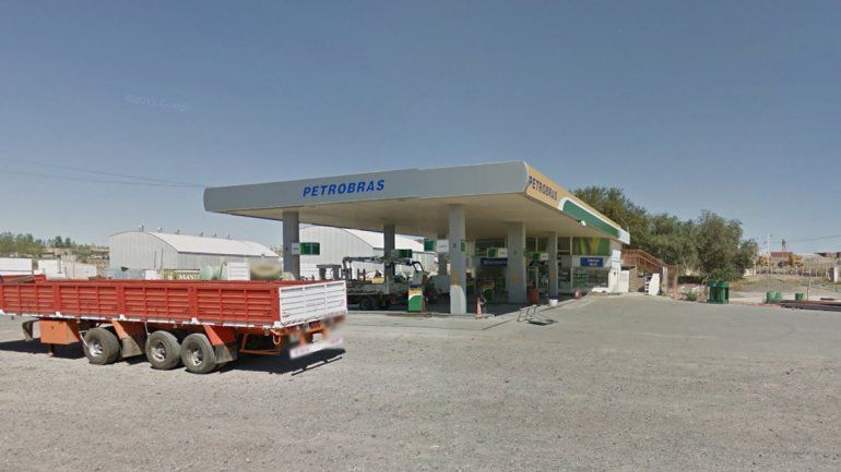 Por drama familiar una mujer se atrincheró en una estación de servicio y tomó anticongelante