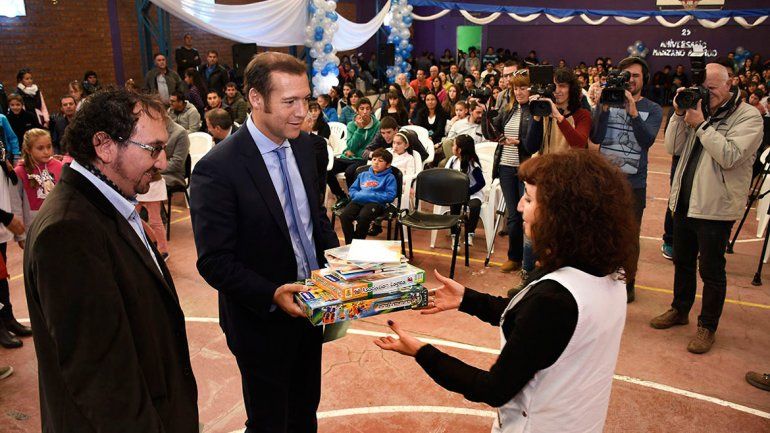 Gutiérrez celebró con los vecinos de Manzano Amargo y anunció obras.