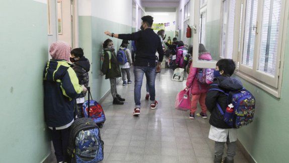 En las escuelas de Neuquén se seguirá usando el barbijo