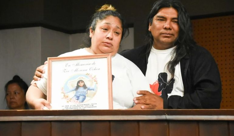 Jessica y Fabricio, los padres de Zoe Ochoa, en la Legislatura de Chubut. Jessica y Fabricio, los padres de Zoe Ochoa, en la Legislatura de Chubut.