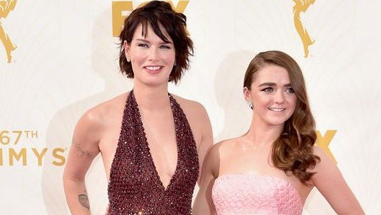 Maisie Williams y Lena Headey se juntaron para llevbar adelante un videoclip.