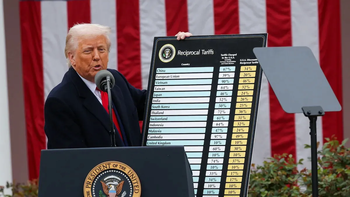 Donald Trump al presentar los aranceles meses atrás Donald Trump al presentar los aranceles meses atrás