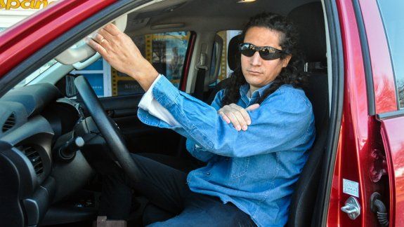 El humorista que se ríe del petroka y es furor en las redes