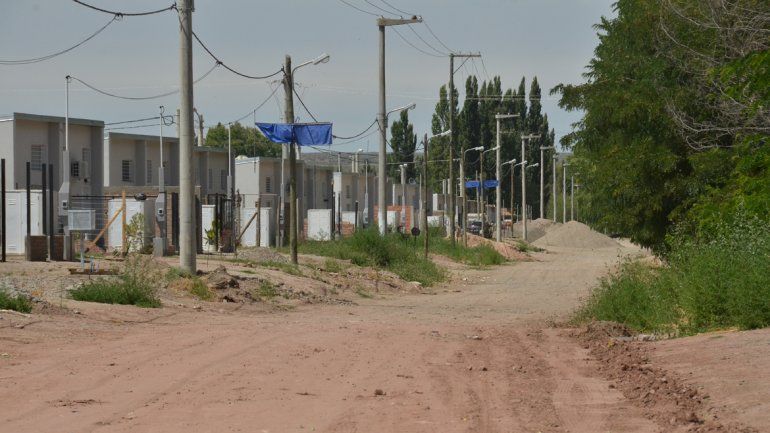 La mujer vive en una de las nuevas casas en el sector de las 127 Hectáreas.