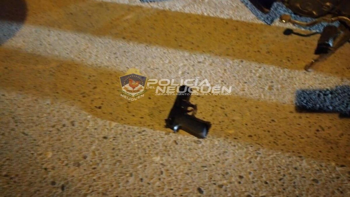 Detuvieron a un hombre con una réplica de arma de fuego
