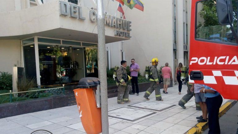 Un hombre fue asistido por un incendio en el Hotel del Comahue