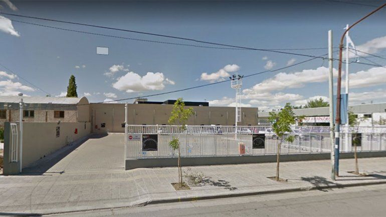 Entró a robar a un súper y lo encontraron escondido entre las cajas