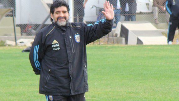 Maradona estuvo tres veces. También llegaron los cinco grandes del país.
