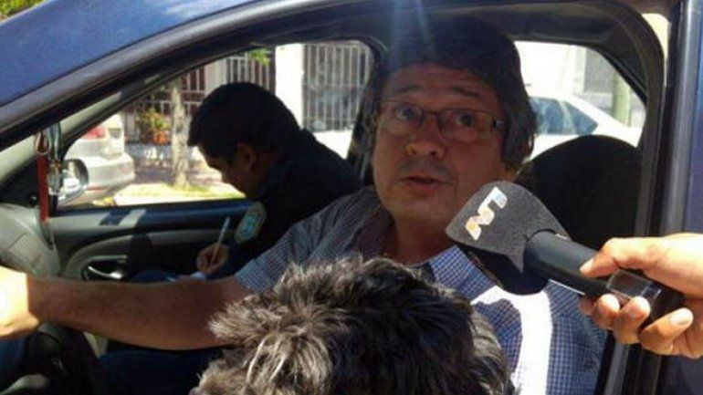 Dejó a su perro encerrado en el auto al sol