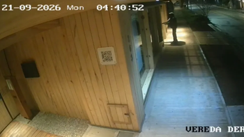 El delincuente robo el negocio en menos de un minuto. El delincuente robo el negocio en menos de un minuto.