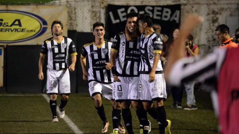 Matias Sosa convirtió el gol de la victoria para el Albinegro