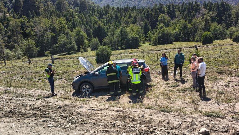 Los turistas chilenos protagonizaron un vuelco camino a Hua Hum.