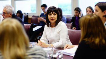 rolando figueroa sumo a una ex diputada del mpn a su gabinete rolando figueroa sumo a una ex diputada del mpn a su gabinete