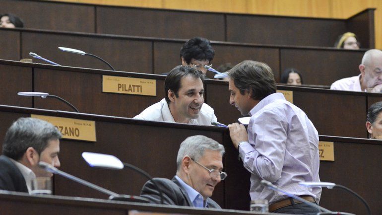 Claudio Domínguez (MPN) y Juan Monteiro (Cambiemos) en la sesión de la polémica por las regalías.