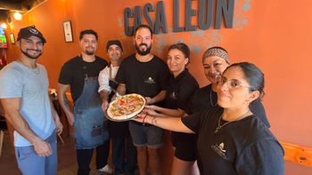 Casa León, pizza y mucho más. Casa León, pizza y mucho más.