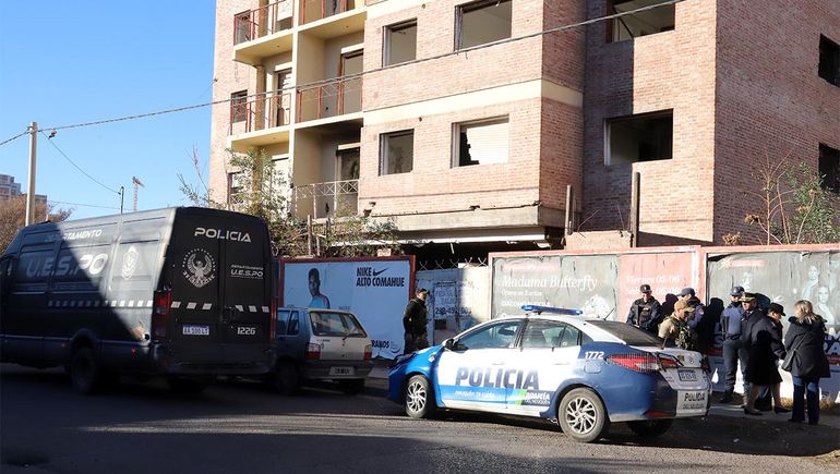 Alivio para vecinos y despliegue policial en el edificio de Sargento Cabral que funcionaba como aguantadero