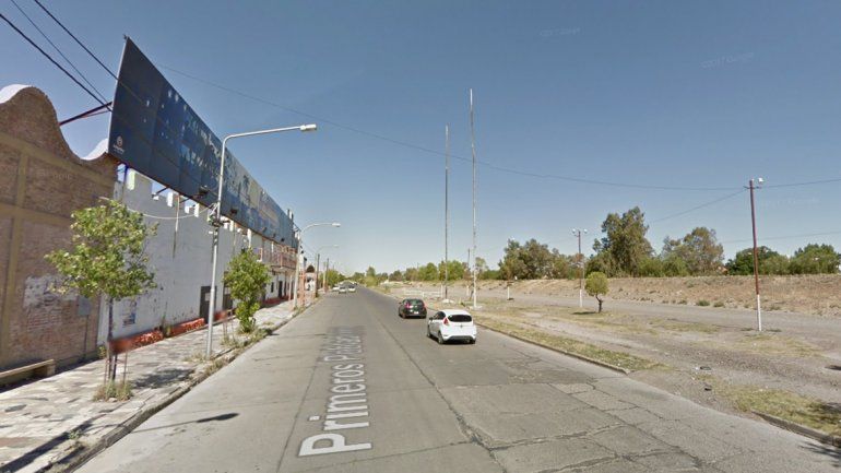 Le partió la cabeza con una botella en una pelea callejera a la salida de un boliche