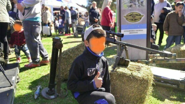 Instalaron una exposición de armas en la República de los Niños