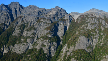como es el lugar y quien hara el rescate del cuerpo hallado en el cerro de villa la angostura