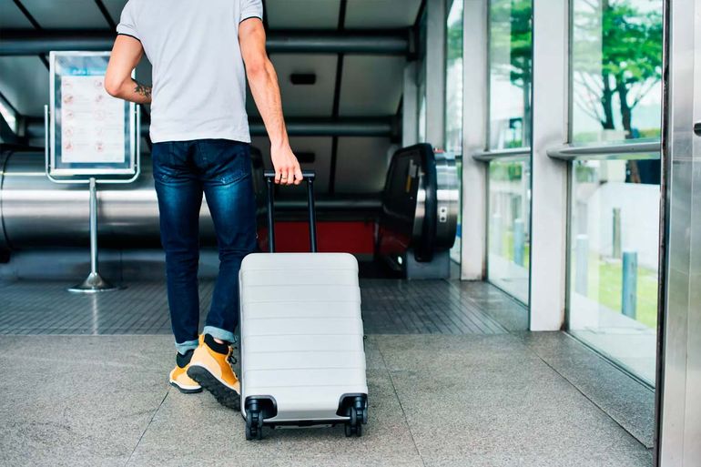 ¿La salida es Ezeiza? Qué opinan los estudiantes neuquinos de irse del país