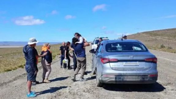 Tras caminar 15 horas en condiciones extremas en Santa Cruz, Gonzalo Altamiranda encontró ayuda para su familia.