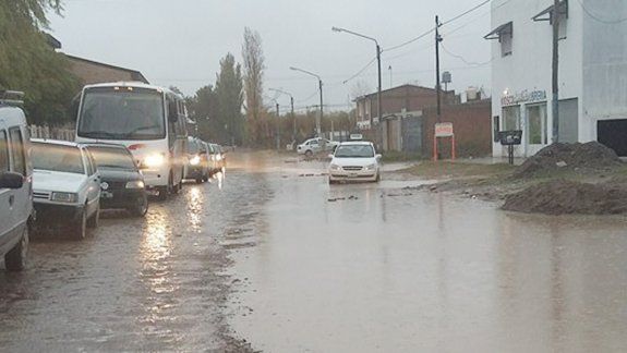 Vecinos y agrupaciones políticas quieren que reparen las calles.