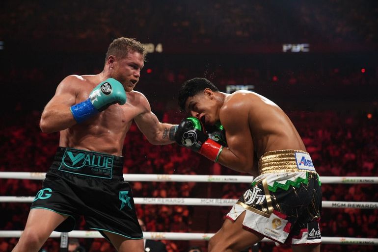 Canelo Álvarez fue superior a Munguía en la pelea del sábado en Las Vegas. 
