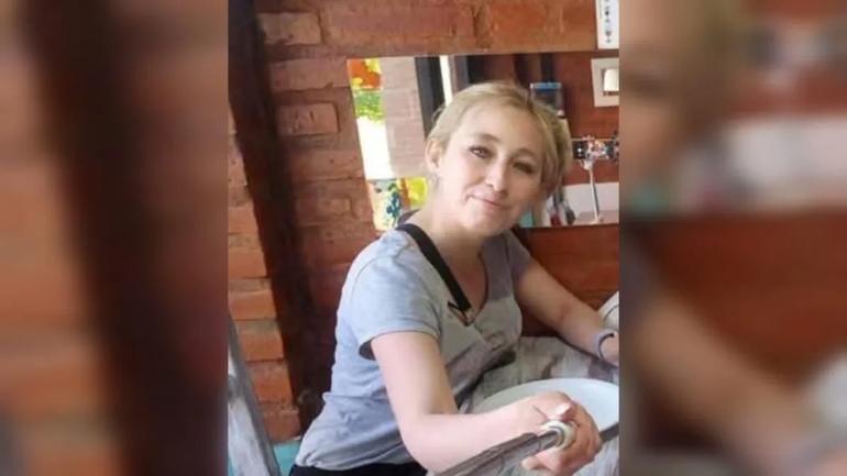 La joven madre neuquina está conectada a una máquina que bombea su corazón. 