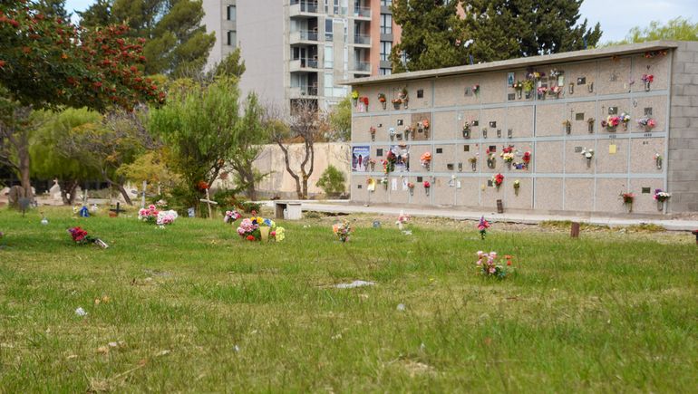 El hallazgo de un tercer cuerpo en una tumba despierta incógnitas: podría ser un desaparecido.