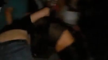 video: violenta pelea de dos chicas en la matine del club cipolletti video: violenta pelea de dos chicas en la matine del club cipolletti