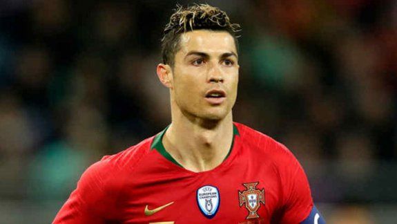 Cristiano Ronaldo y Sergio Ramos, compañeros en el Madrid, rivales en el debut mundialista.